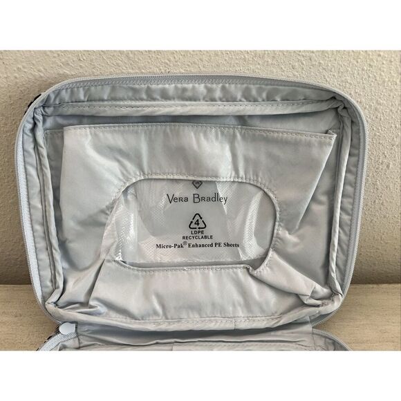 Vera Bradley Lighten Up Wipes Wipe Pouch Lisbon Medallion NWT - Picture 5 of 6